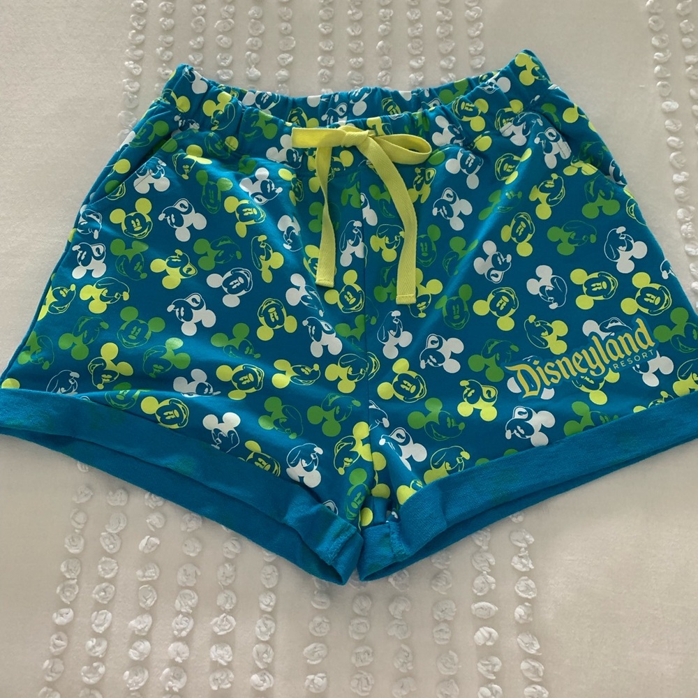 Disneyland Shorts Size Medium New Without Tags